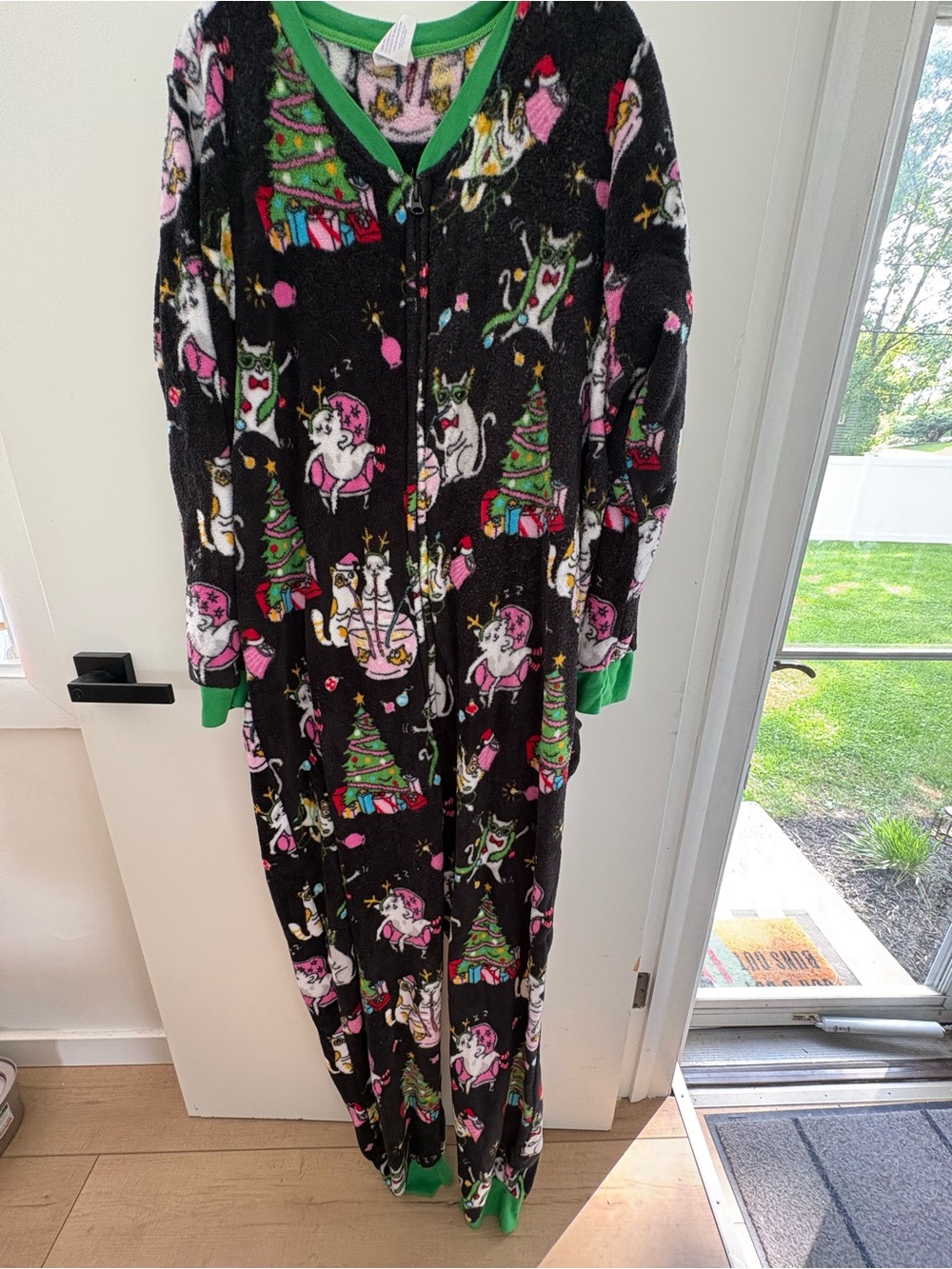 Super cute and cozy Christmas cat-themed one-piece pajamas! 🐱🎄